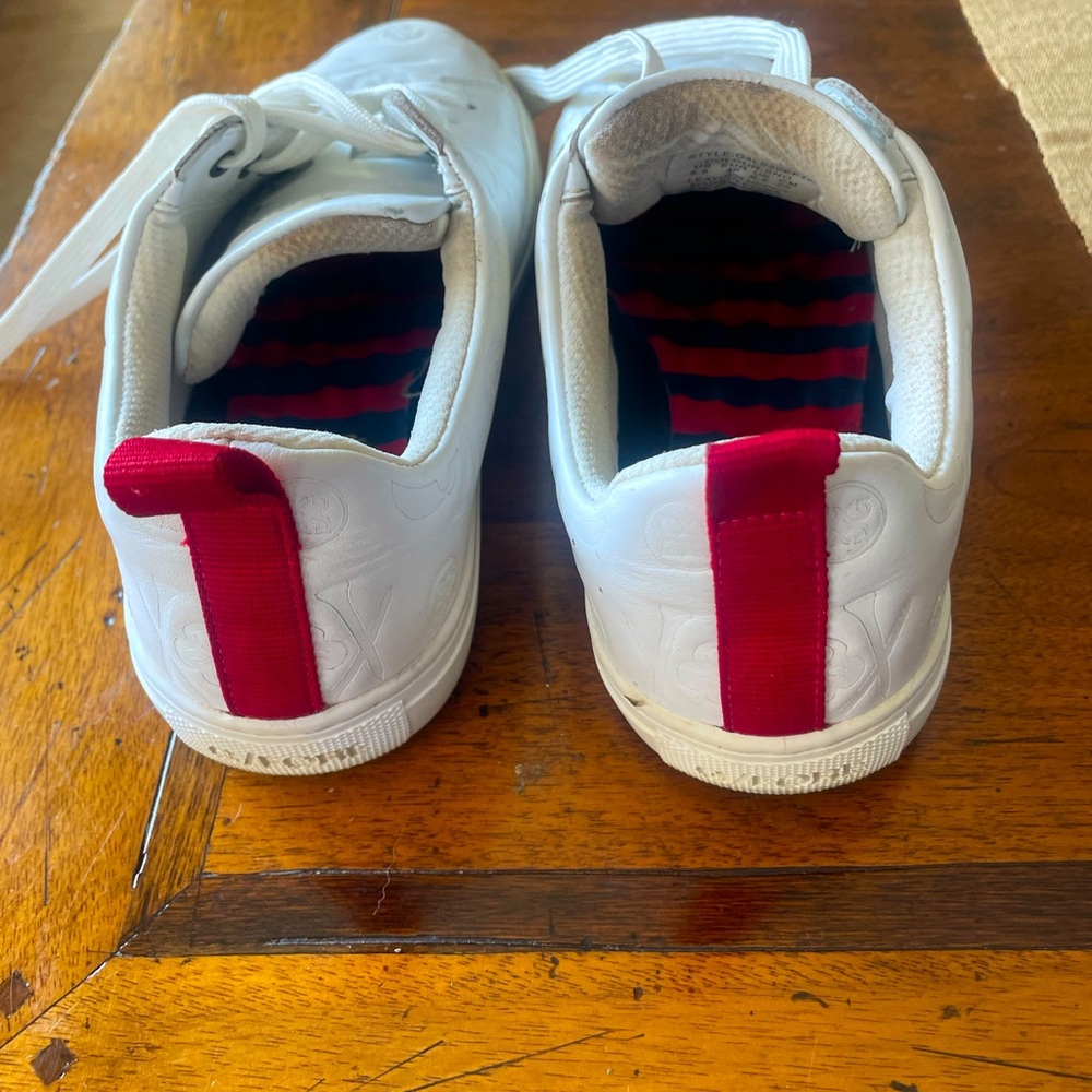 Women’s G4 golf shoes.